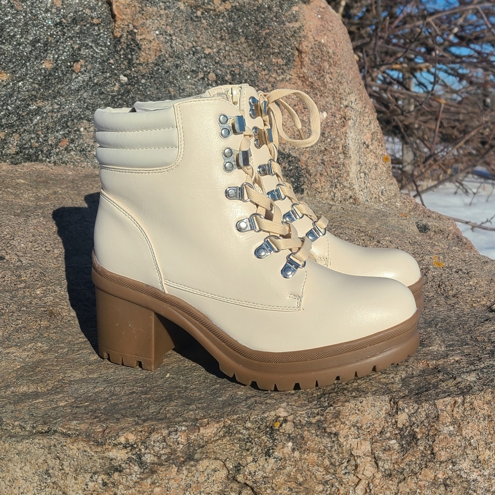 Women's Lug Lace Up Heeled Ankle Boots